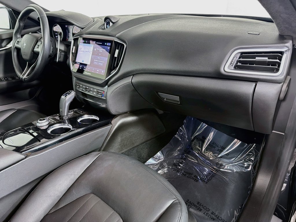 Used 2022 Black Maserati Modena Q4 image 29