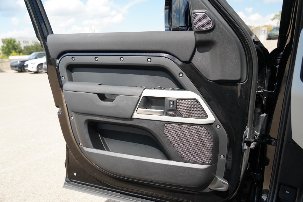 Used 2022  Land Rover X-Dynamic SE image 21