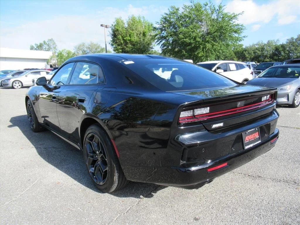 New 2026 Diamond Black Crystal Pearlcoat Dodge R/T image 5