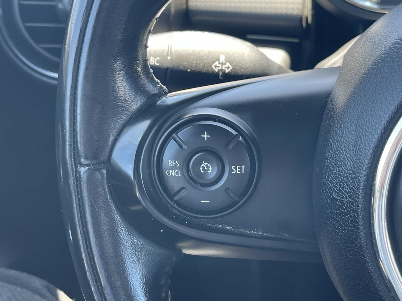 Used 2019 British Racing Green MINI Oxford Edition image 26