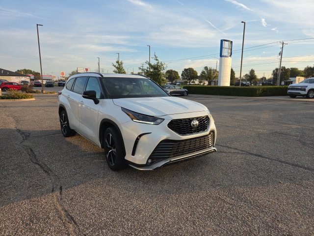 Used 2021 White Toyota XSE image 3