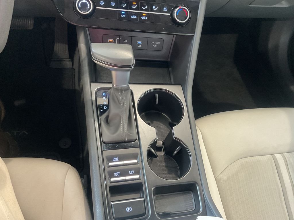 Used 2025 Silver Hyundai SE image 26
