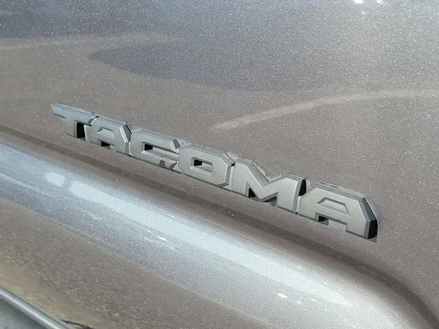 2020 Toyota Tacoma SR5 - Photo 8