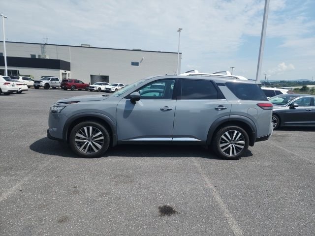 Used 2022 Gray Nissan Platinum image 4