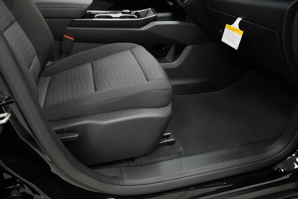 New 2027 Mosaic Black Metallic Chevrolet LT image 30