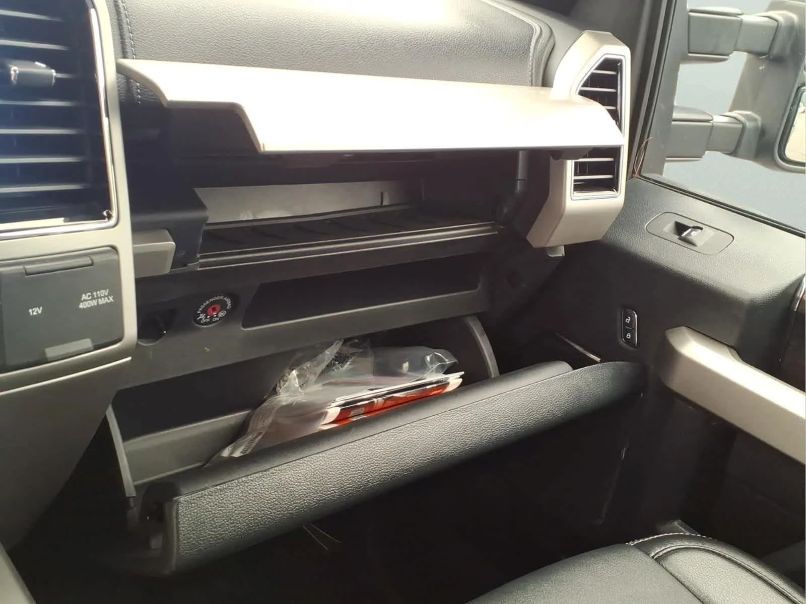 Used 2022 Agate Black Metallic Ford LARIAT image 26