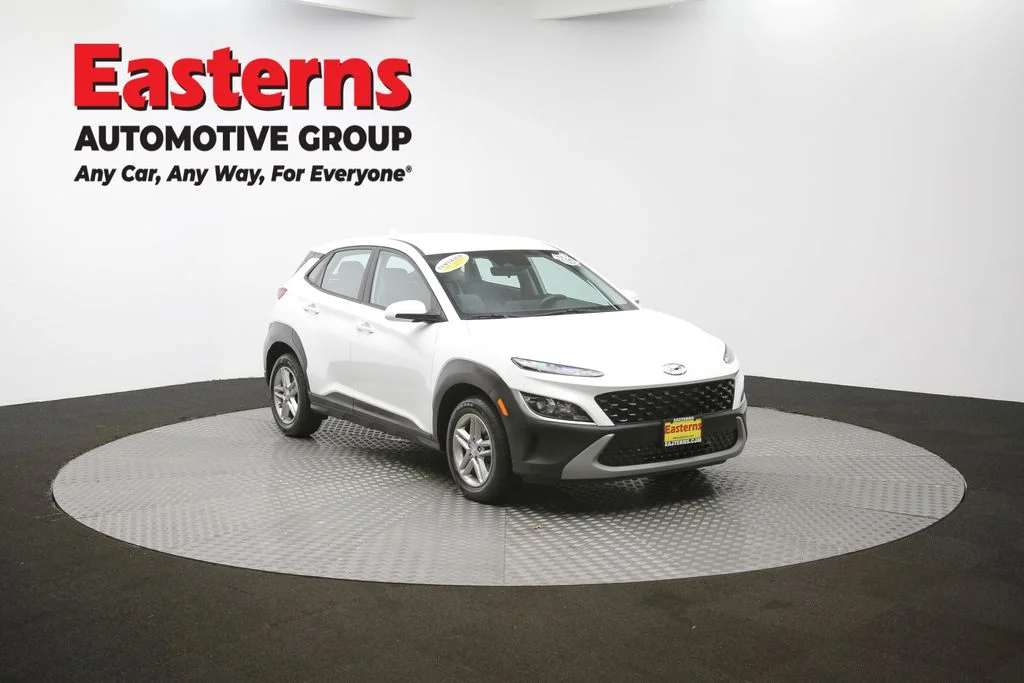 Used 2022 White Hyundai SE image 46