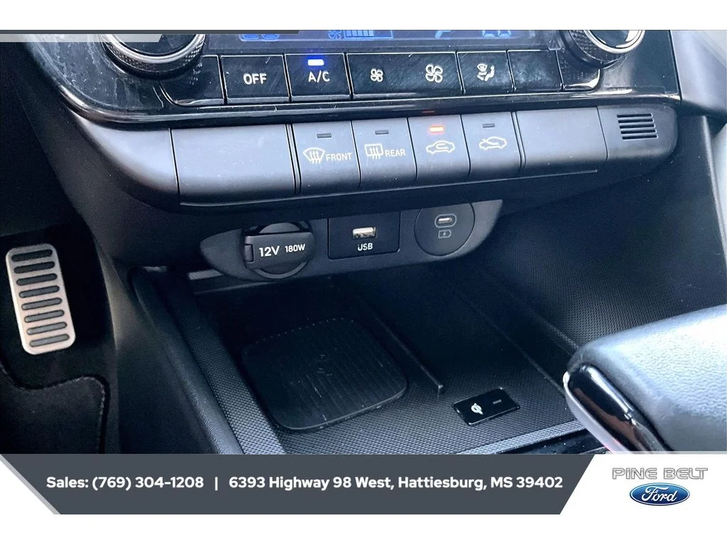 Used 2025 Abyss Black Hyundai SEL Sport image 22