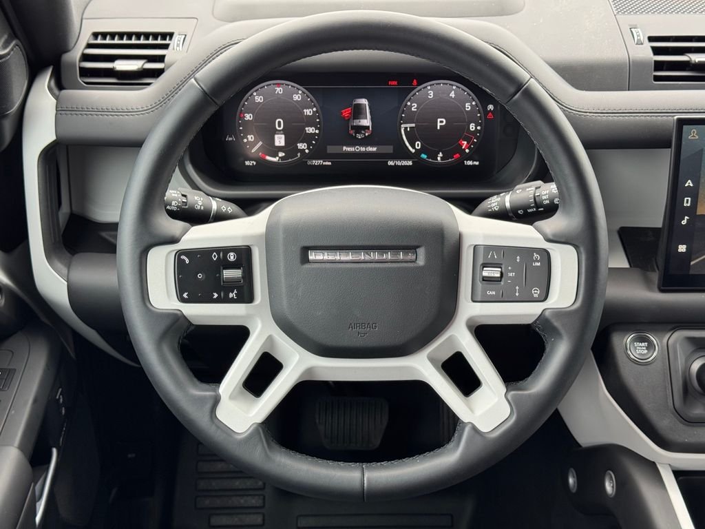Used 2025  Land Rover S image 24