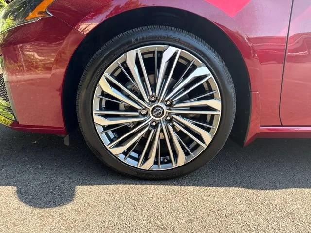 Used 2023 Scarlet Ember Tintcoat Nissan 2.5 SL image 28