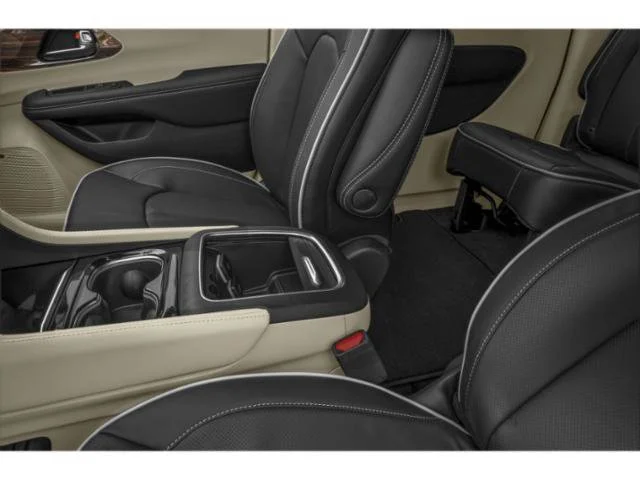 Used 2026 Diamond Black Crystal Pearlcoat Chrysler Limited image 16