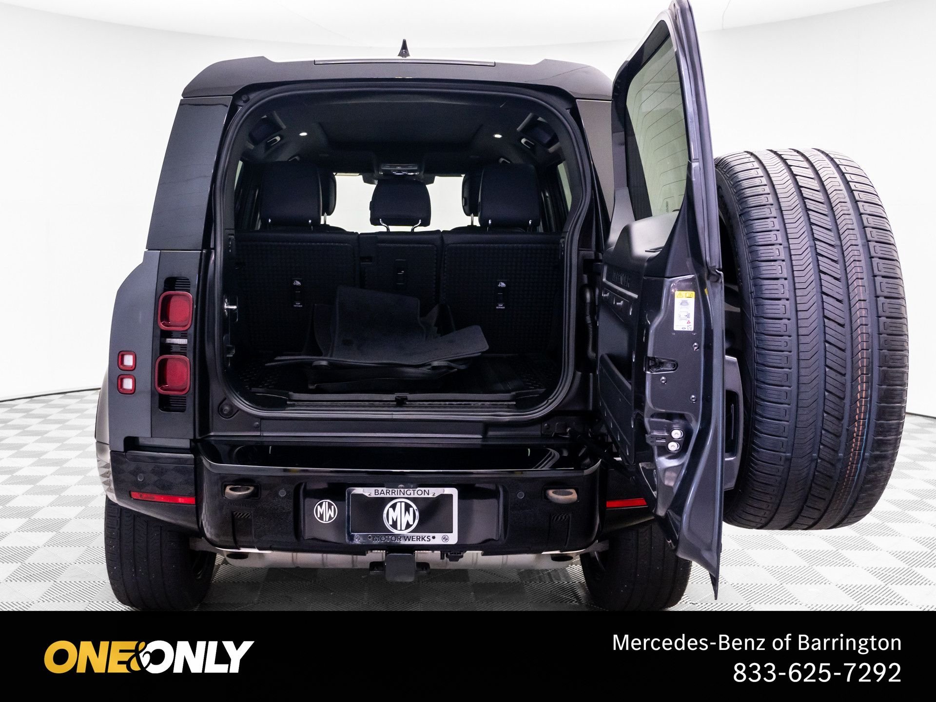 Used 2023 Gray Land Rover X-Dynamic SE image 31