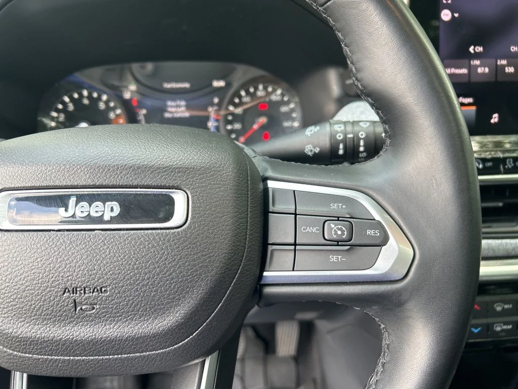Used 2022 Black Jeep Latitude Lux image 24