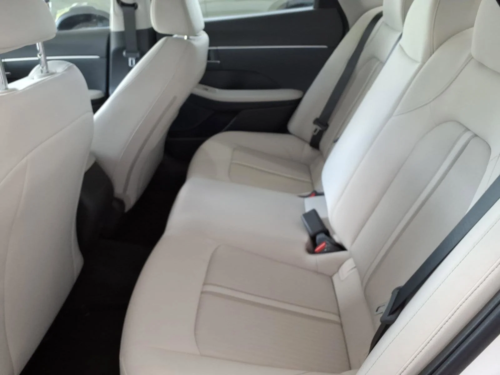 Used 2025 Serenity White Hyundai SE image 13