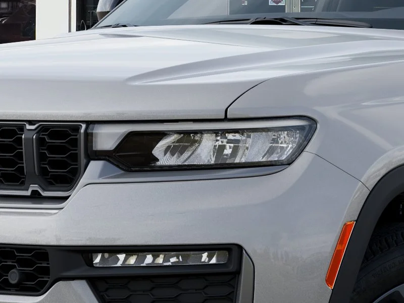 New 2026 Silver Zynith Exterior Paint Jeep  image 42