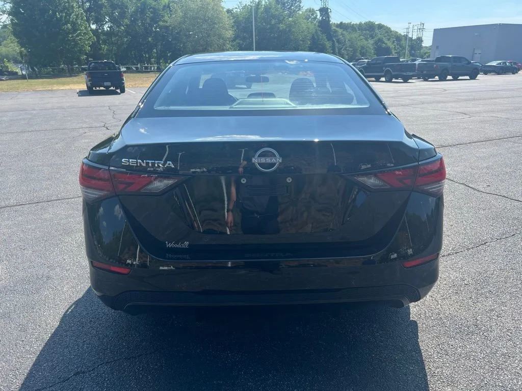 Used 2024  Nissan S image 4