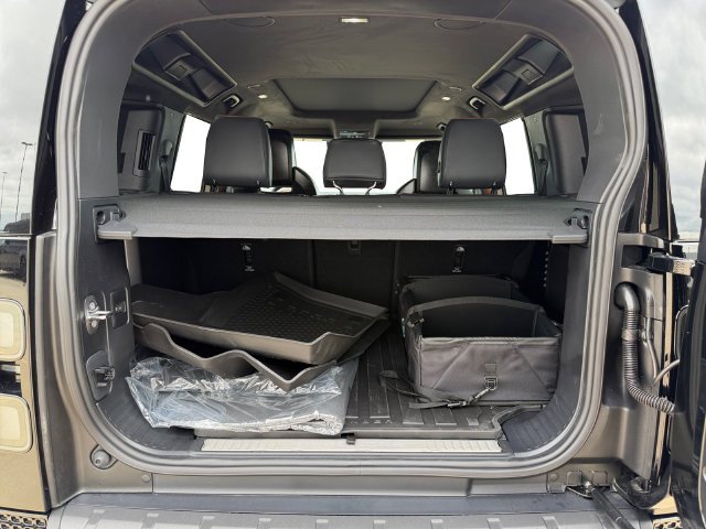 New 2026 Petra Copper Land Rover OCTA image 18
