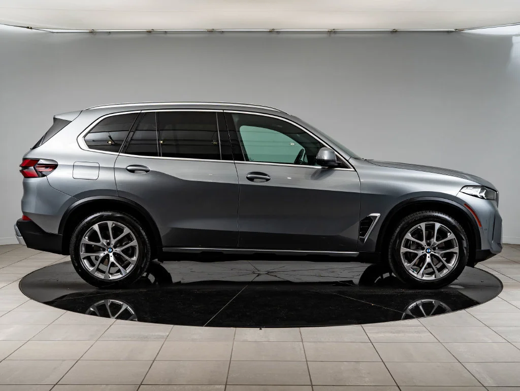 Used 2024 Skyscraper Gray Metallic BMW xDrive40i image 11