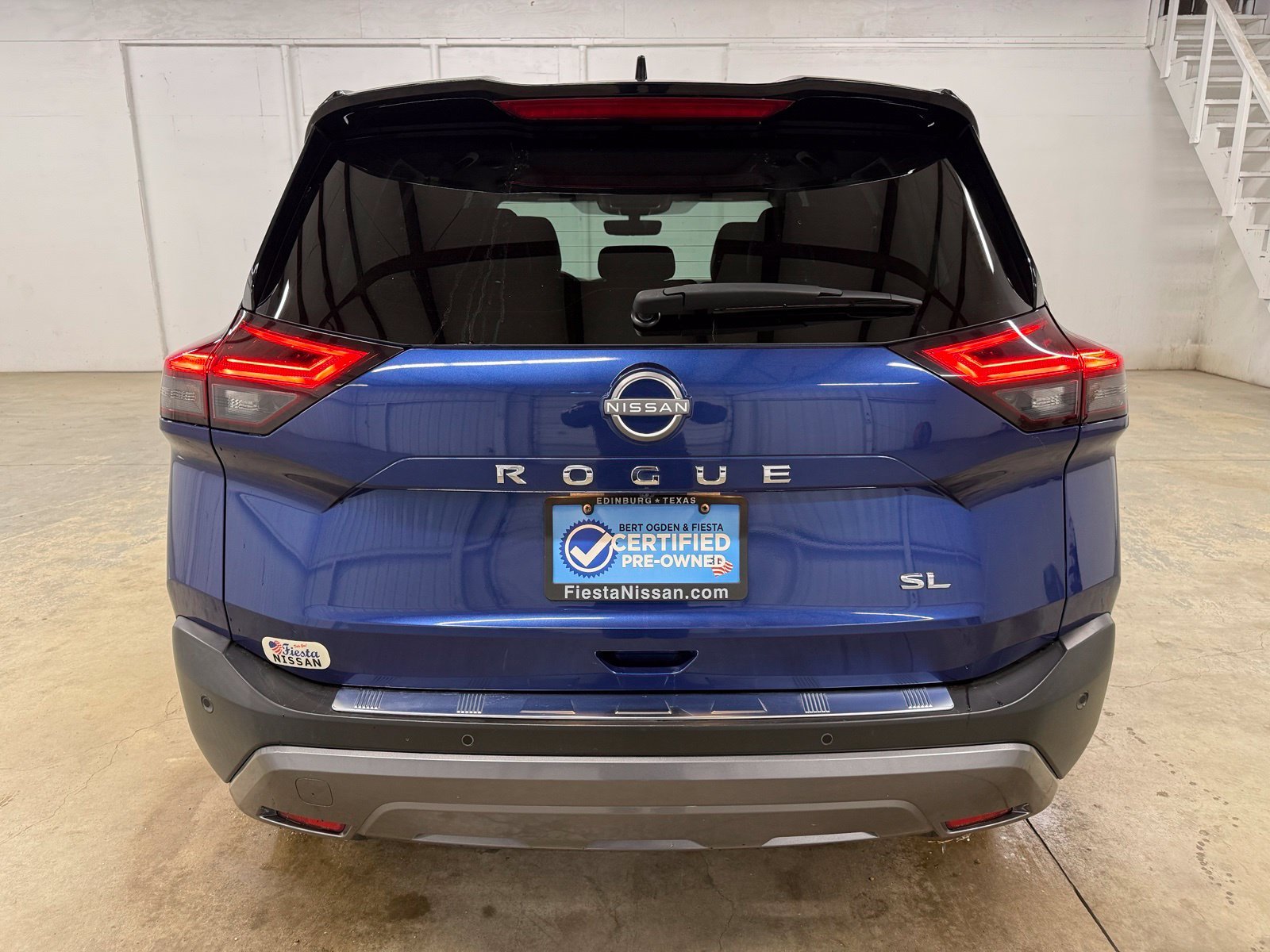 Used 2023 Blue Nissan SL image 7