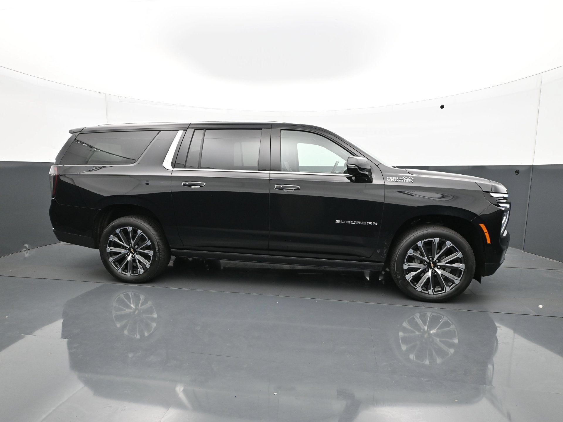 Used 2025 Black Chevrolet High Country image 8