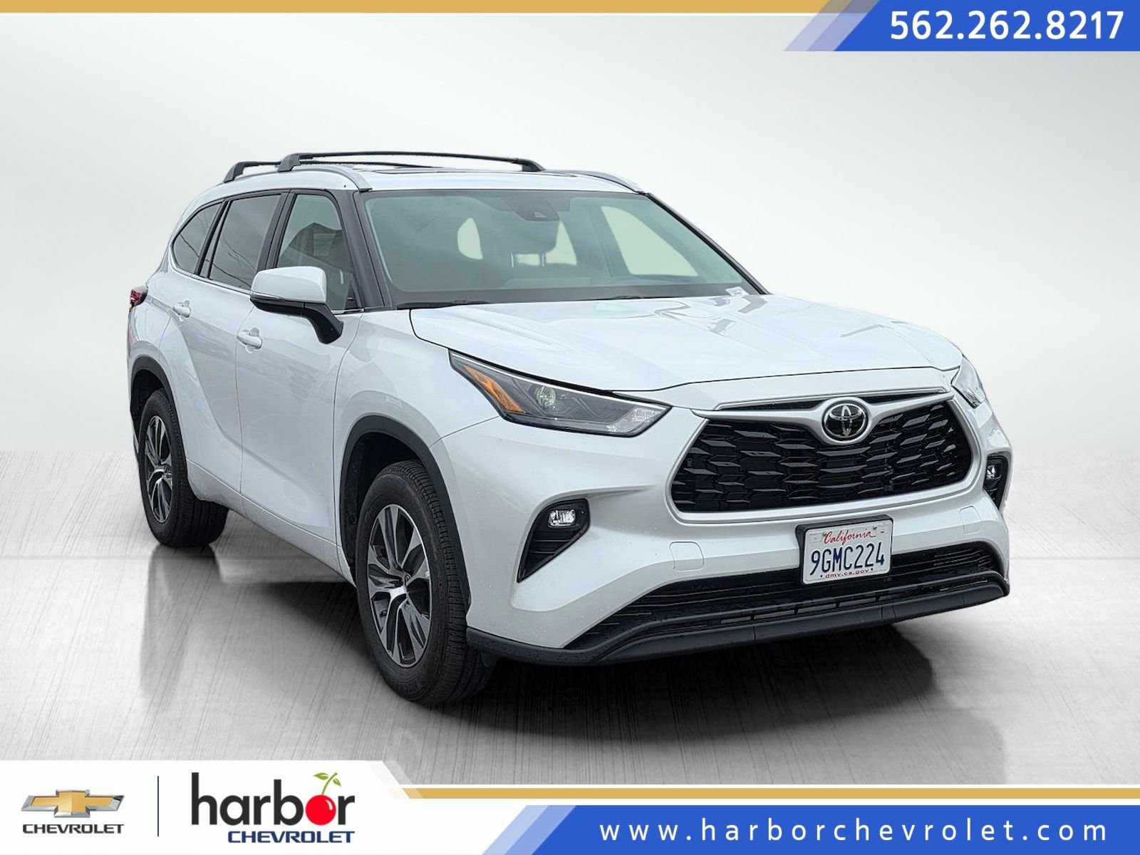 2023 Toyota Highlander XLE FWD's photo
