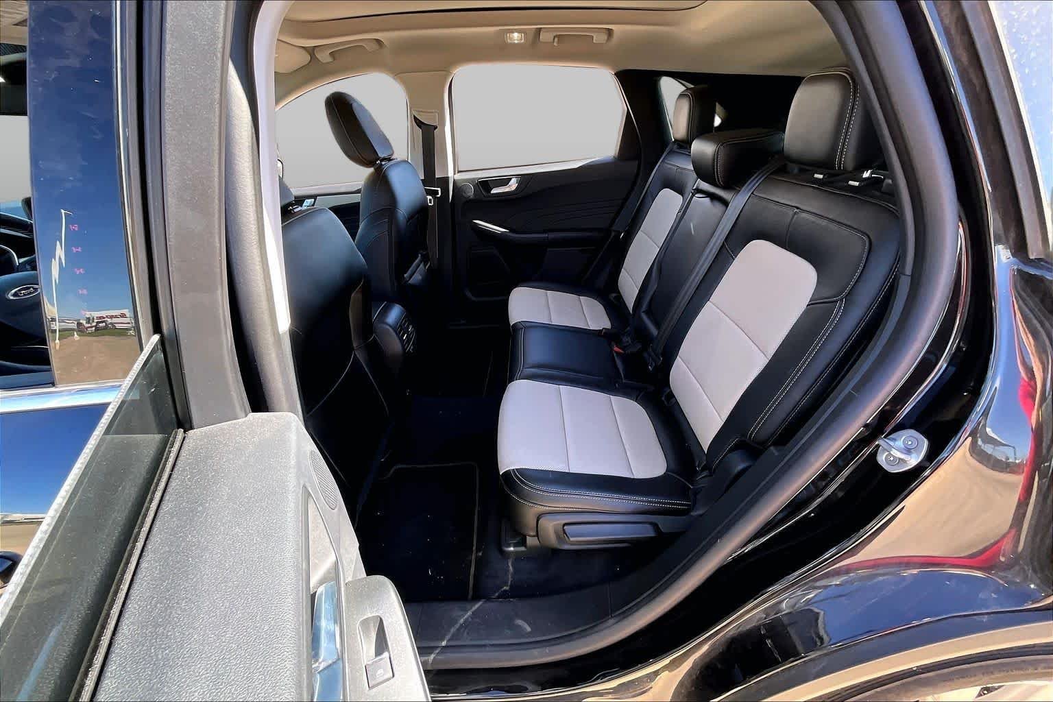 Used 2022 Agate Black Metallic Ford Titanium image 19