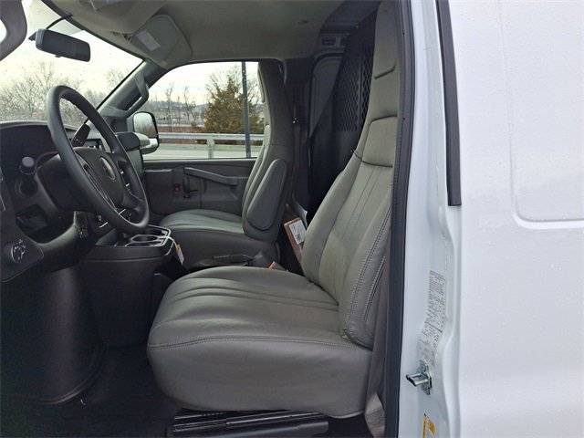 2025 GMC Savana Cargo Work Van - Photo 14