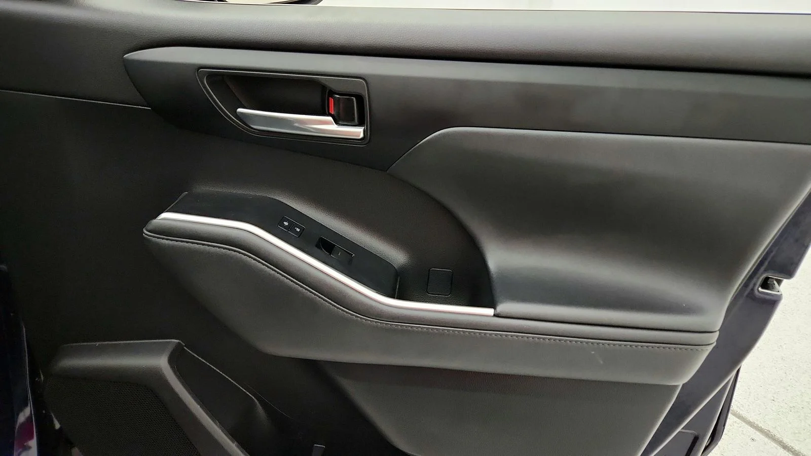 Used 2022  Toyota XLE image 43