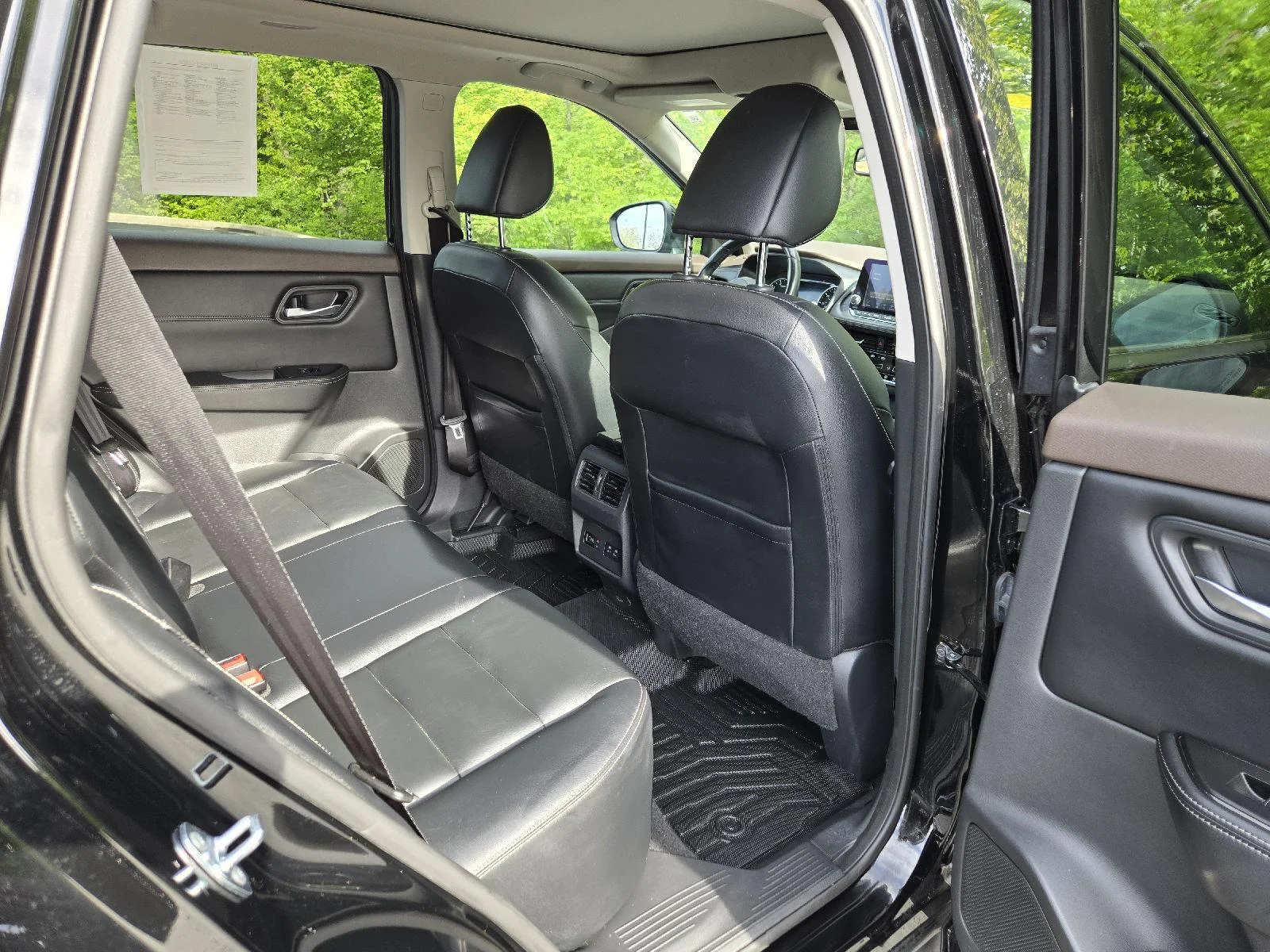 Used 2022 Super Black Nissan SL image 29