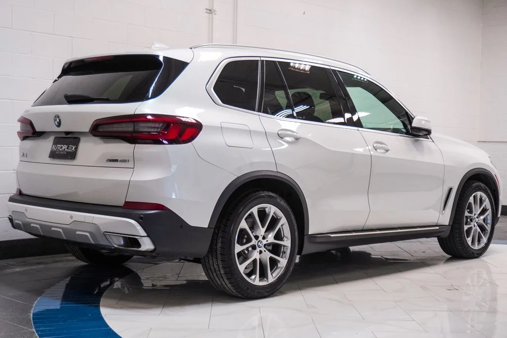 Used 2023 White BMW sDrive40i image 32