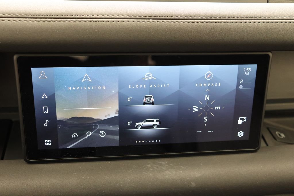 Used 2023 Fuji White Land Rover X-Dynamic SE image 21