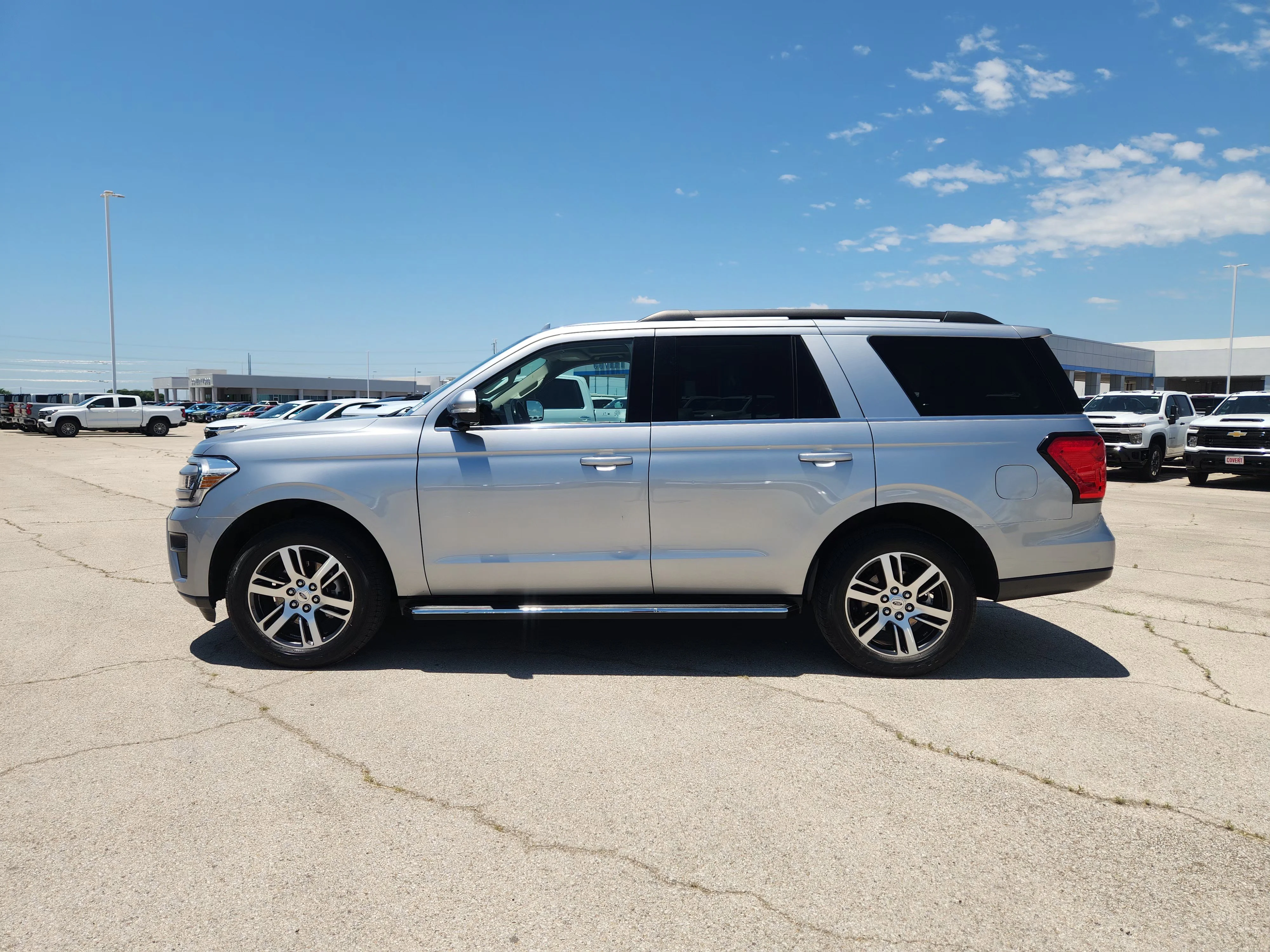 Used 2022 Silver Ford XLT image 4