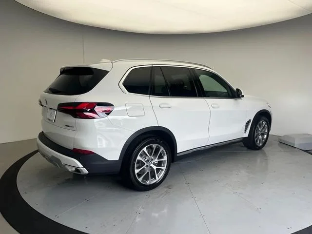 New 2026 Alpine White BMW sDrive40i image 4