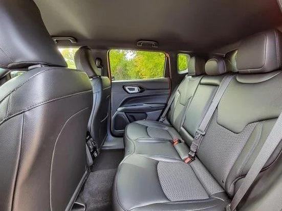 New 2026 Silver Zynith Metallic Clearcoat Jeep Latitude image 11
