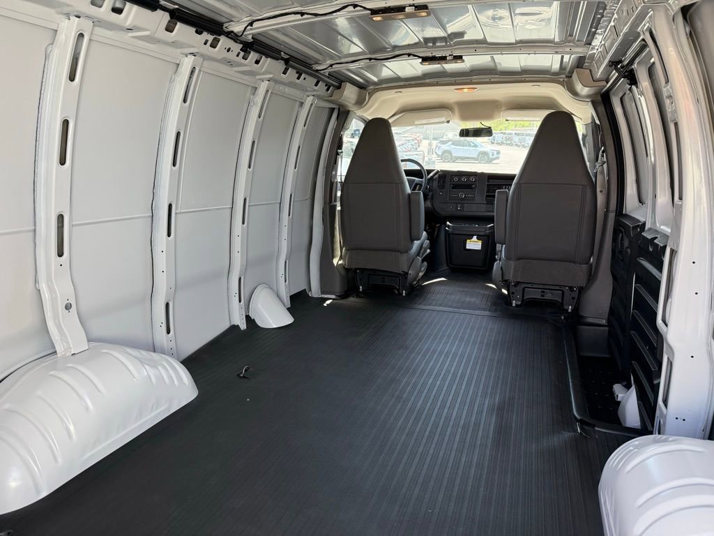 2026 Chevrolet Express Cargo Work Van - Photo 8
