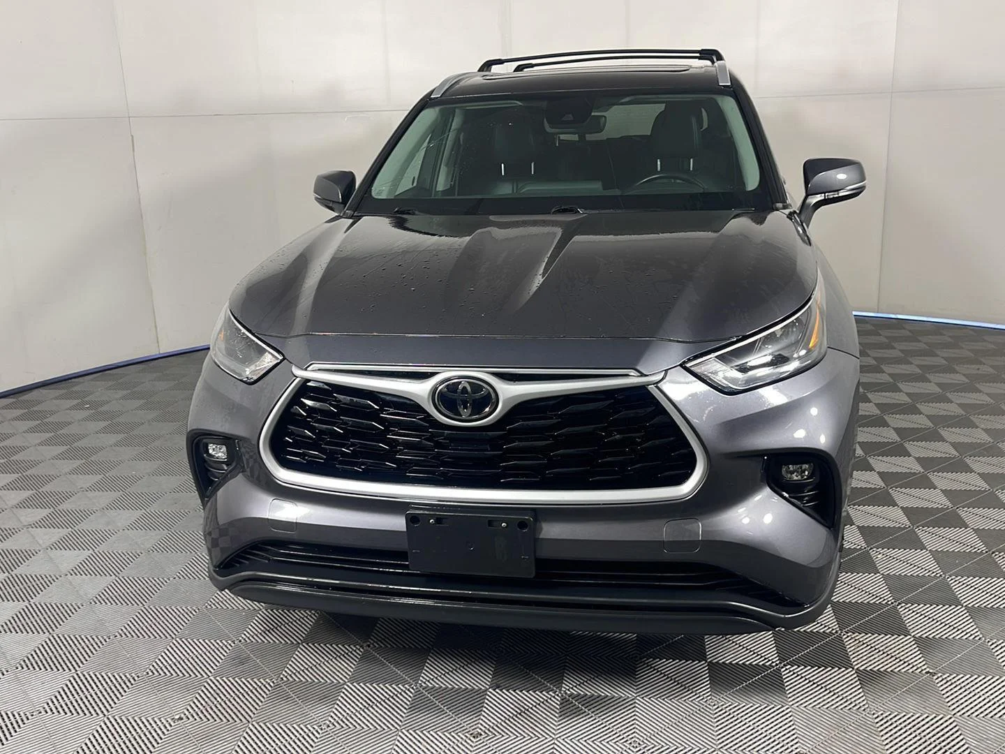 Used 2022 Magnetic Gray Metallic Toyota XLE image 3