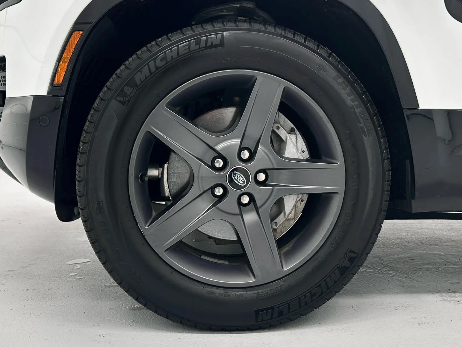Used 2023 Fuji White Land Rover X-Dynamic SE image 9