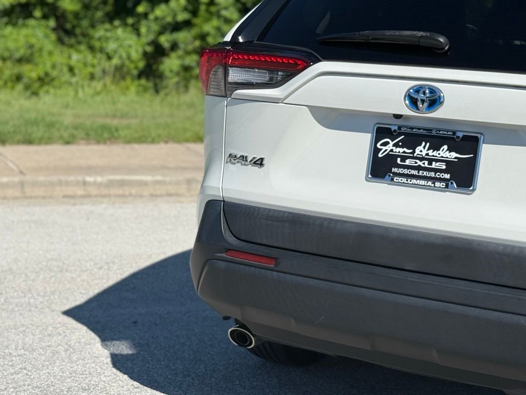 Used 2021 White Toyota XLE Premium image 12