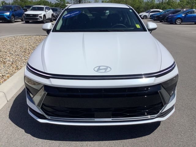 Certified Used 2026 White Hyundai SE image 3