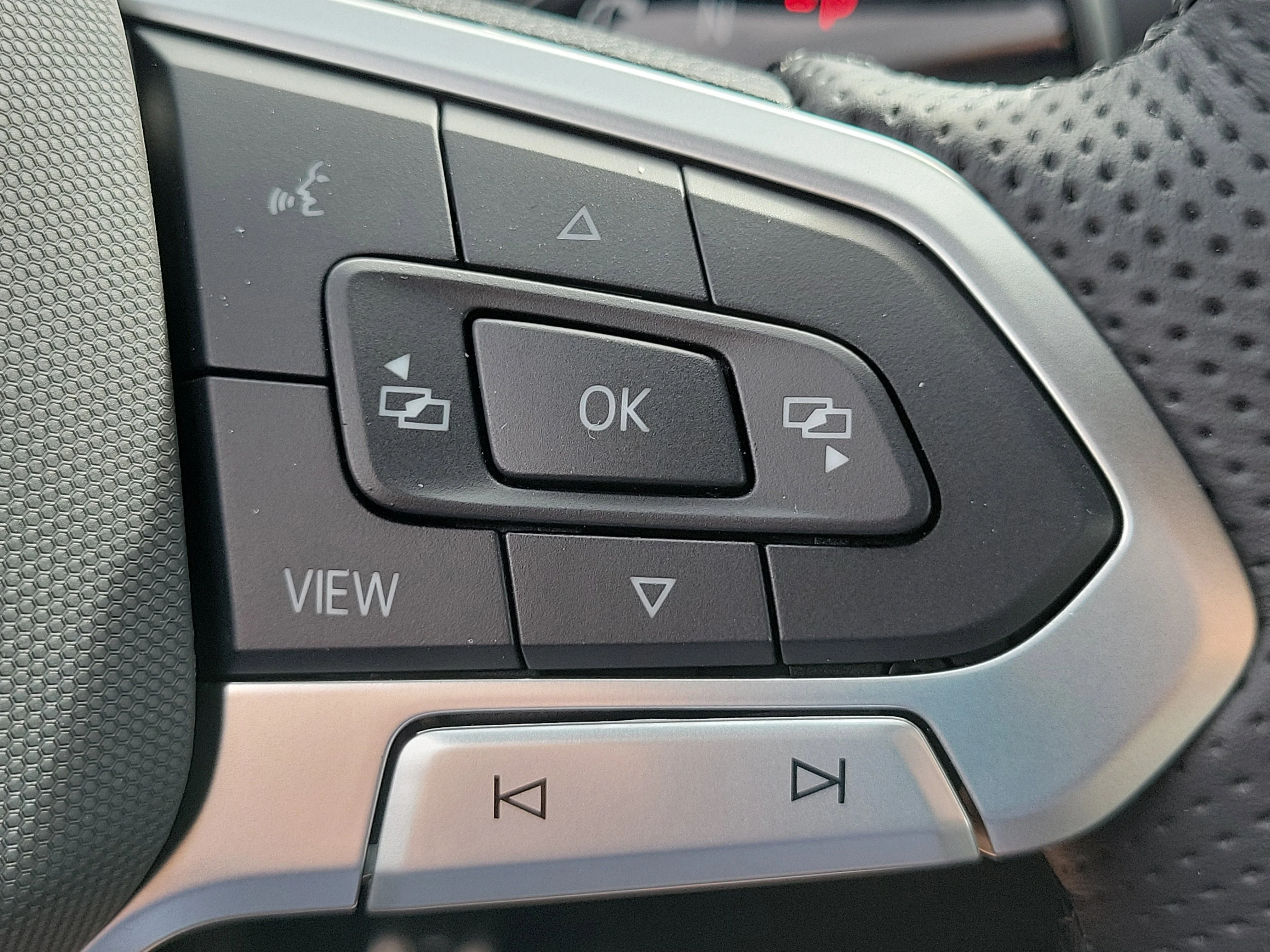 2026 Volkswagen Tiguan SE R-LINE BLACK - Photo 25