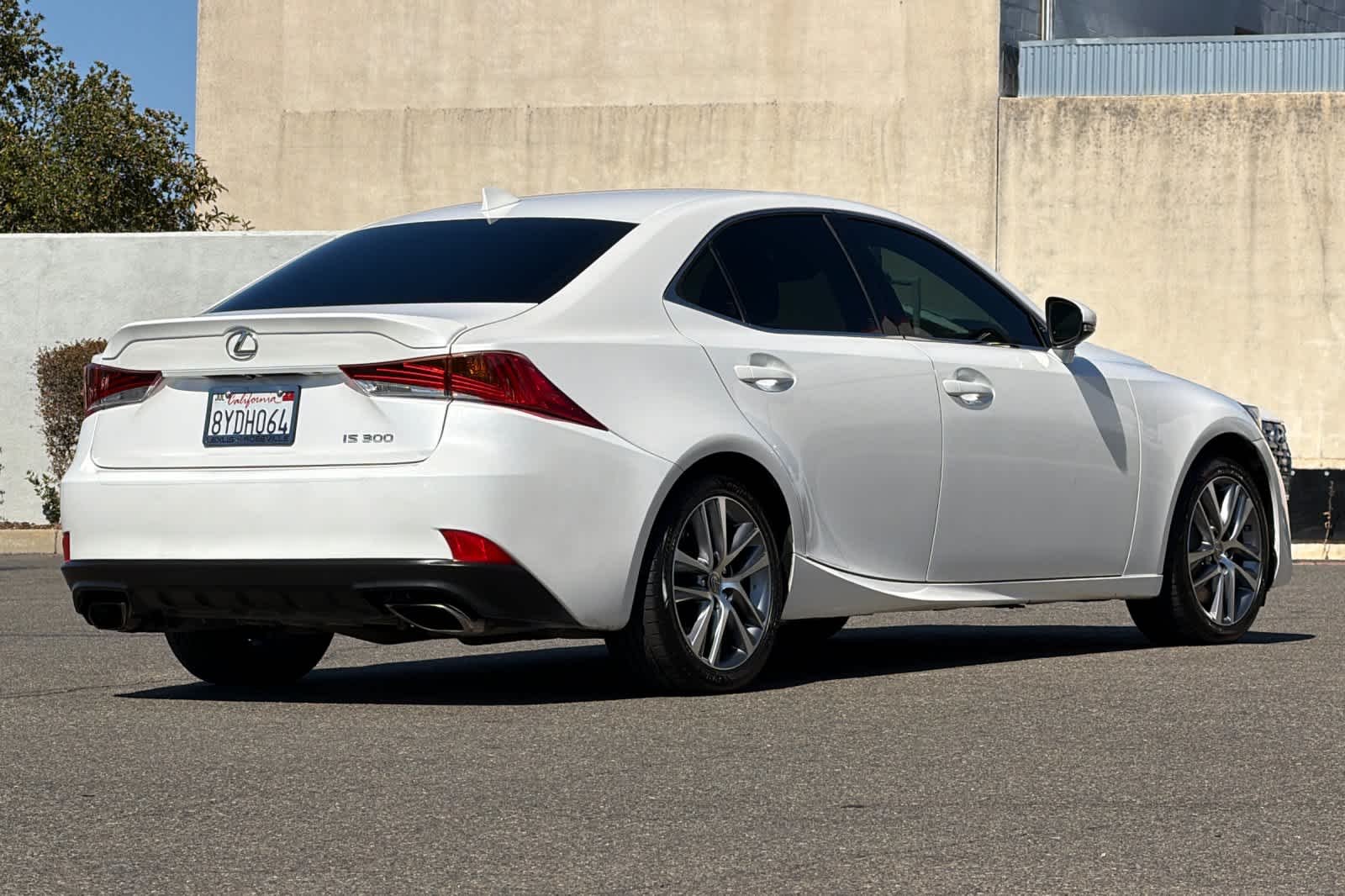 Used 2019 Eminent White Pearl Lexus  image 2