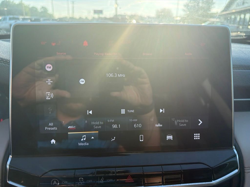 Used 2022 Gray Jeep Limited image 20