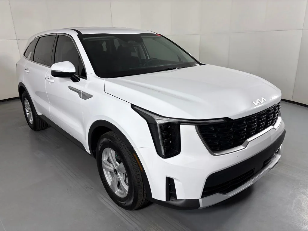 New 2026 Glacial White Pearl Kia LX image 2