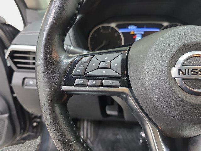 Used 2019 Blue Nissan 2.5 SV image 17