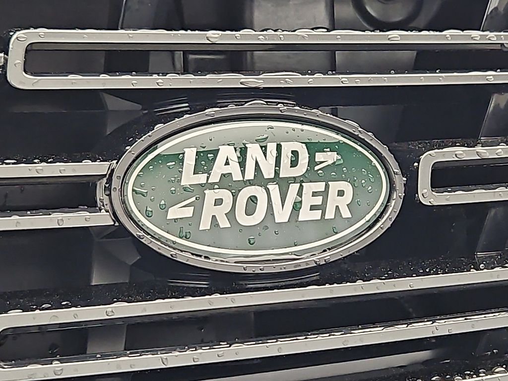New 2026 Santorini Black LAND ROVER SE 7 Seats image 17