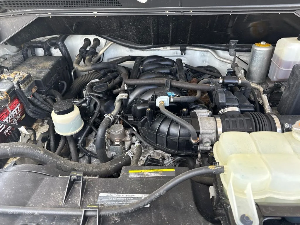 Used 2018 White Nissan SL image 23