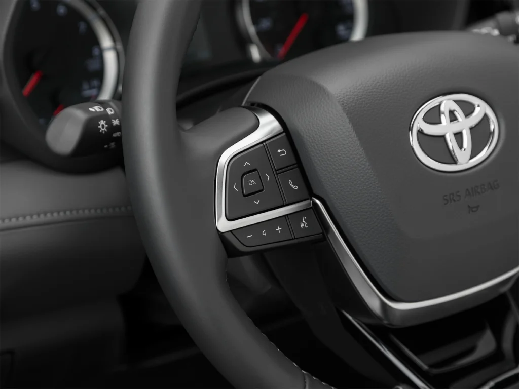 Used 2020 White Toyota XLE image 50