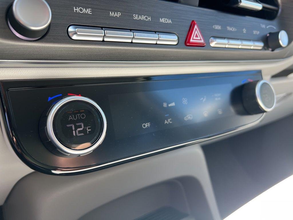 New 2026 White Hyundai SE AWD image 20