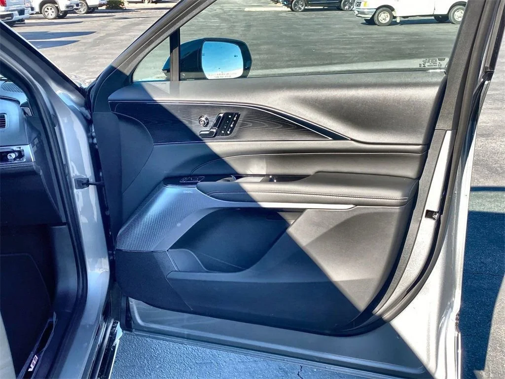 2026 Cadillac LYRIQ V - Photo 40