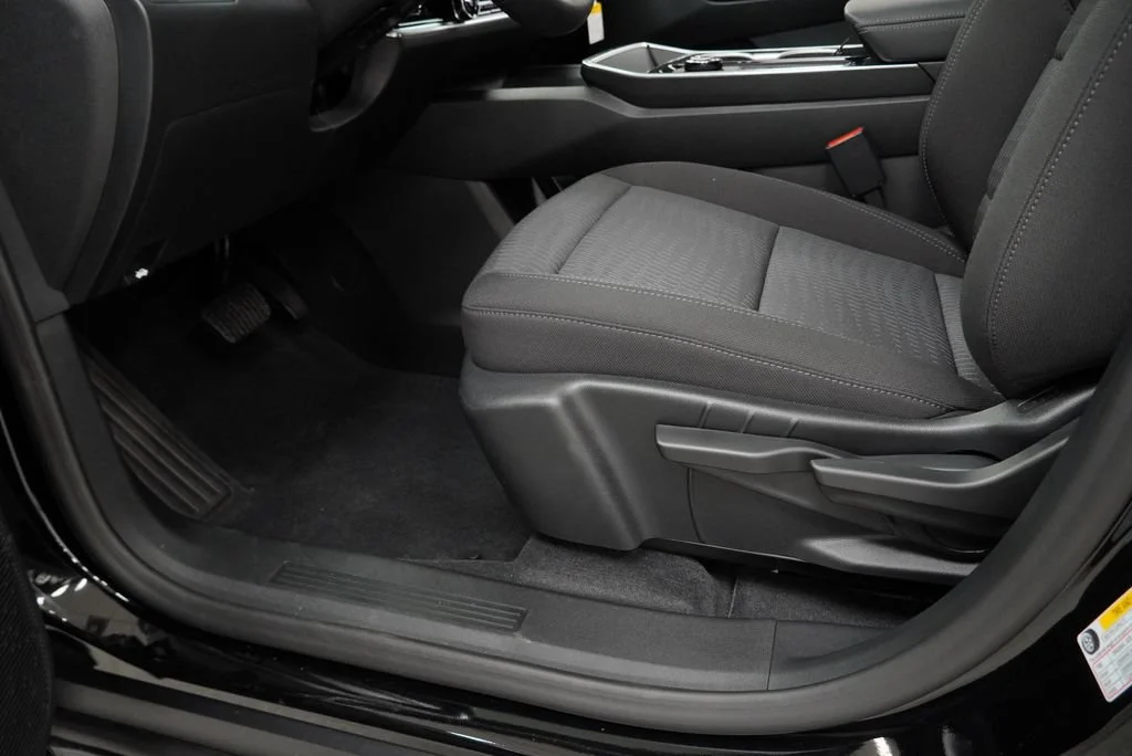 New 2027 Mosaic Black Metallic Chevrolet LT image 23